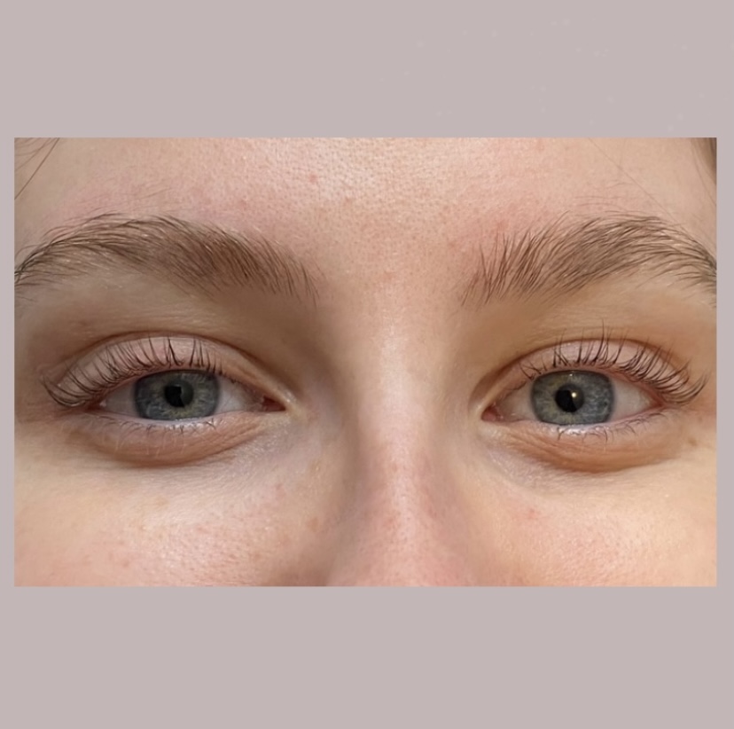 massages-cils-douce-serenite.com - photo des yeux d'une cliente après un rehaussement de cils